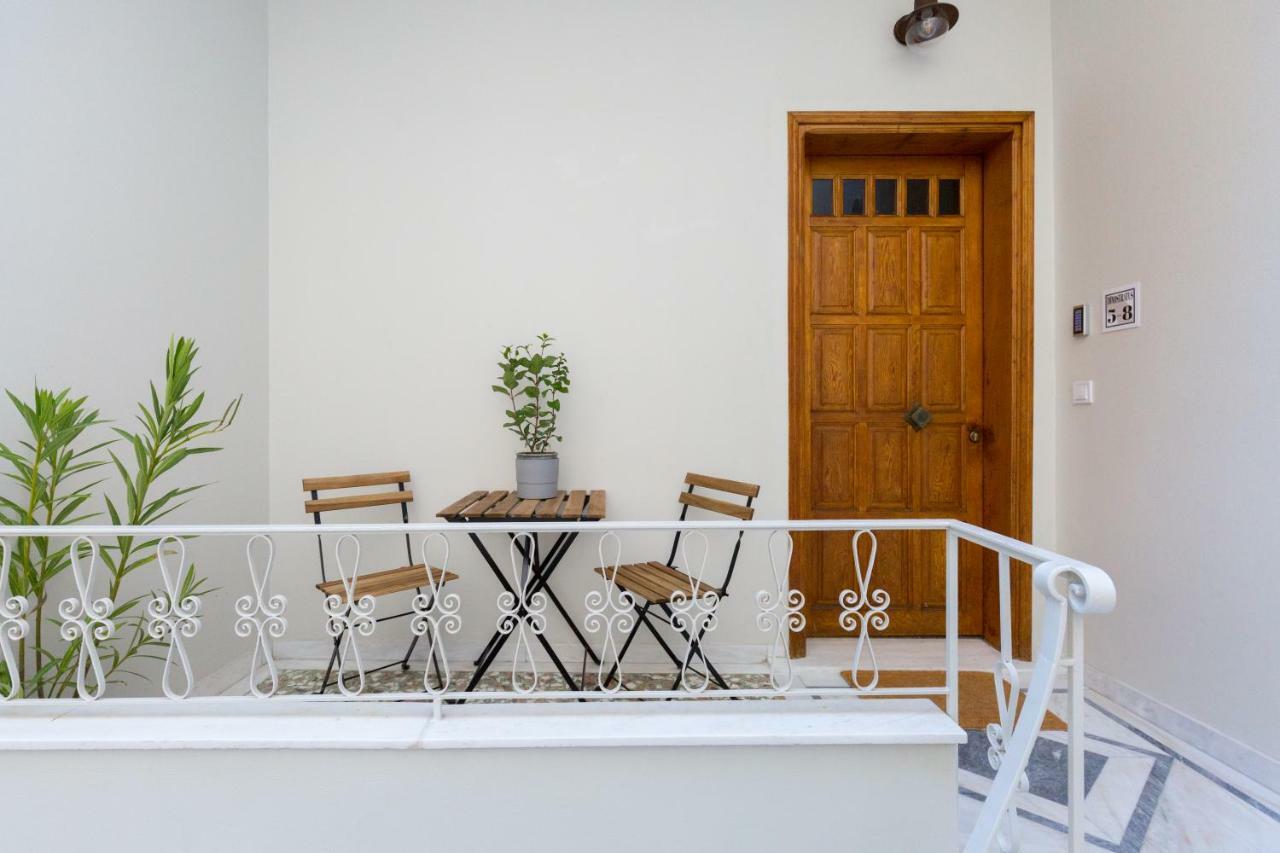 Apartment Dinostratus House *