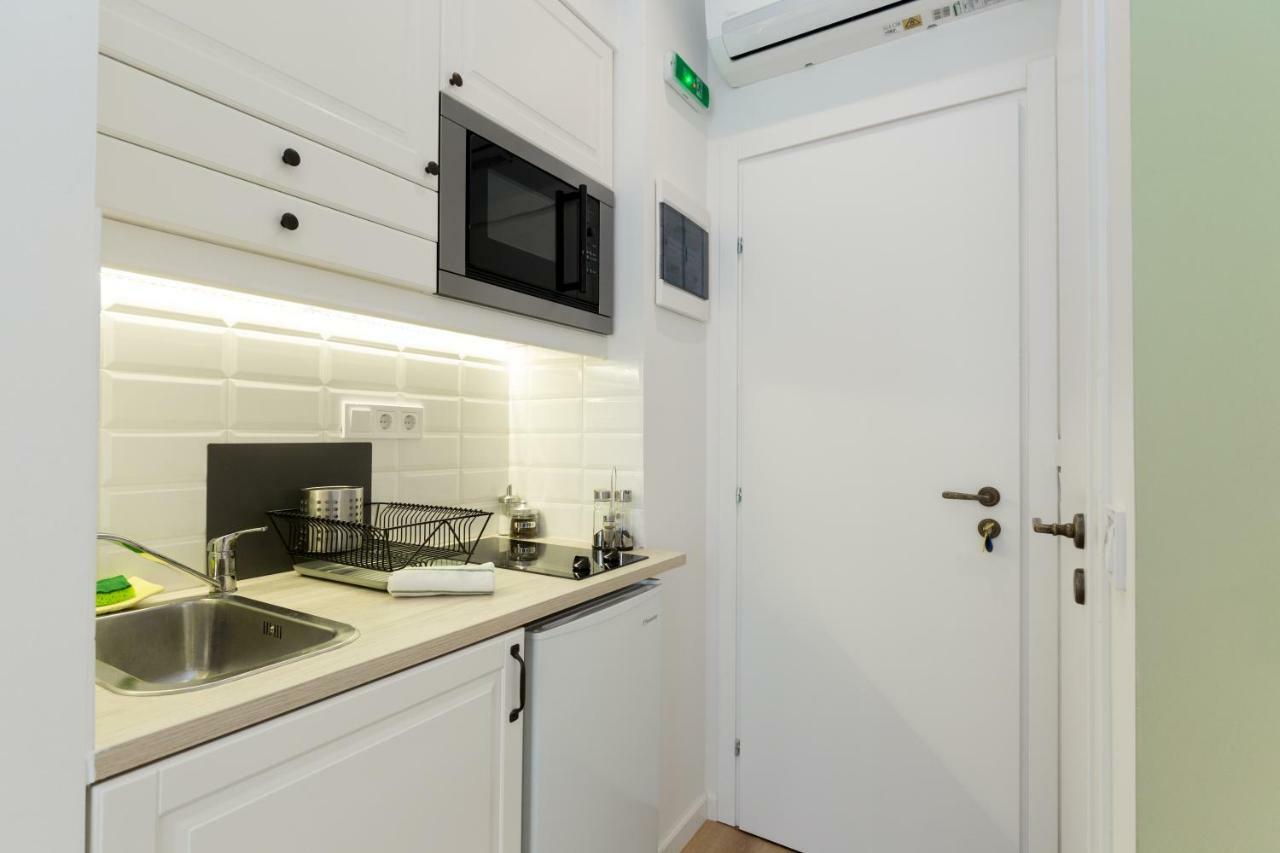 Apartment Dinostratus House